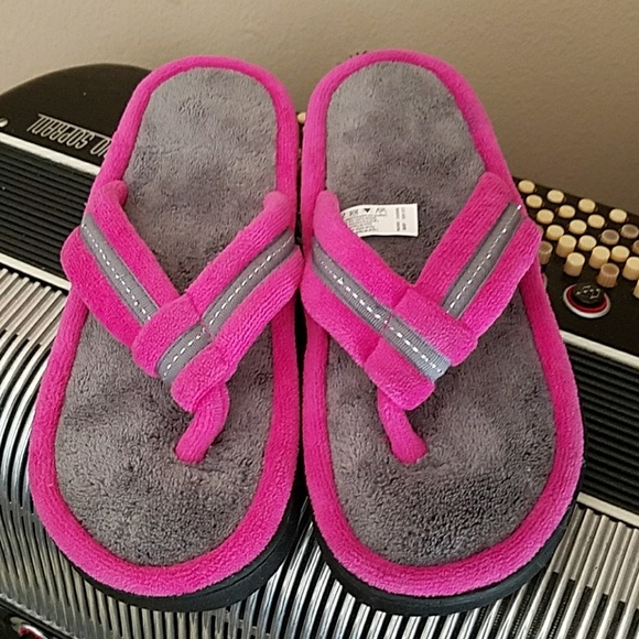 isotoner flip flop slippers